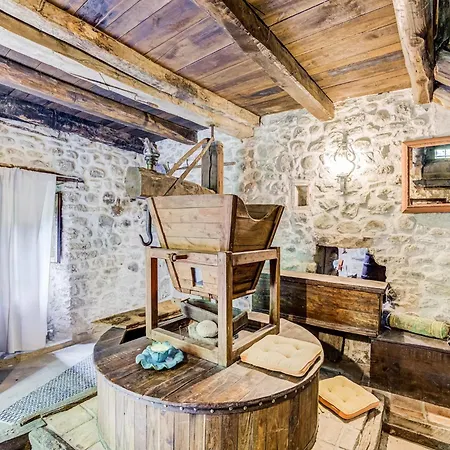 Family Mill With Bbq Piana di Forcella