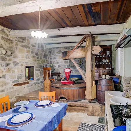 Family Mill With Bbq Piana di Forcella